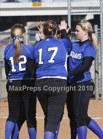 Thumbnail 3 in Nolan Catholic vs. Summit photogallery.