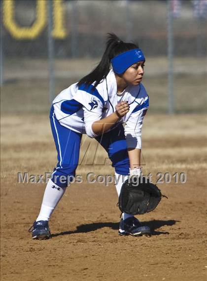 Thumbnail 3 in Nolan Catholic vs. Summit photogallery.