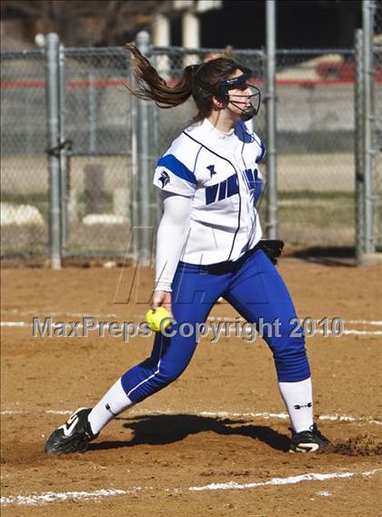 Thumbnail 2 in Nolan Catholic vs. Summit photogallery.