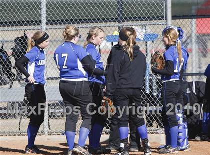 Thumbnail 3 in Nolan Catholic vs. Summit photogallery.