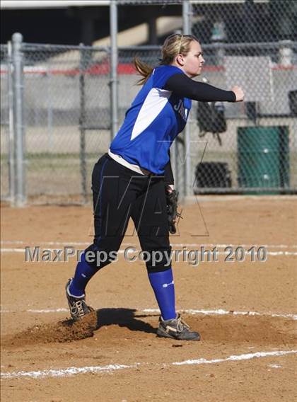 Thumbnail 3 in Nolan Catholic vs. Summit photogallery.