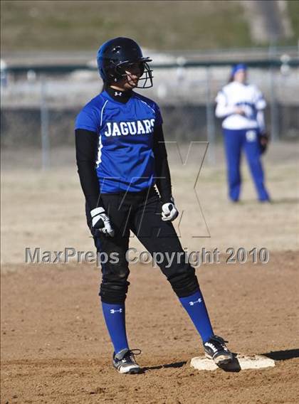 Thumbnail 2 in Nolan Catholic vs. Summit photogallery.