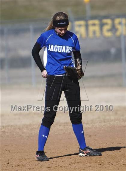 Thumbnail 3 in Nolan Catholic vs. Summit photogallery.