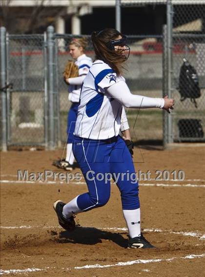 Thumbnail 3 in Nolan Catholic vs. Summit photogallery.