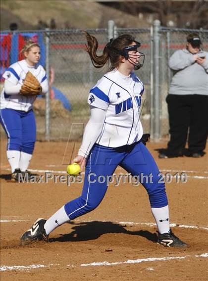 Thumbnail 2 in Nolan Catholic vs. Summit photogallery.
