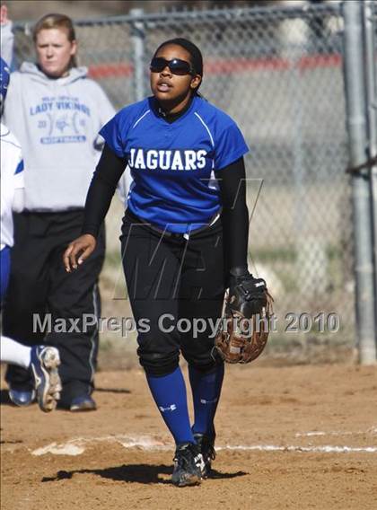 Thumbnail 2 in Nolan Catholic vs. Summit photogallery.