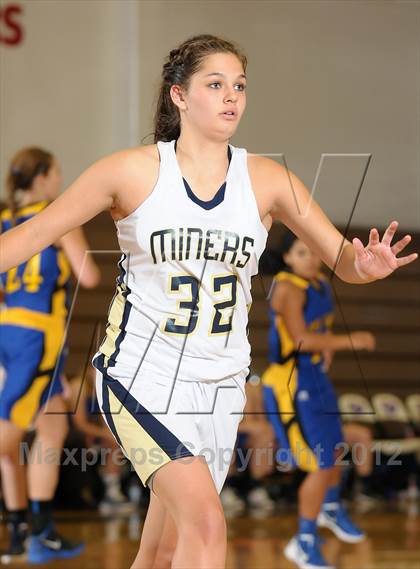 Thumbnail 3 in Del Campo vs. Nevada Union (Christian Brothers Holiday Classic) photogallery.