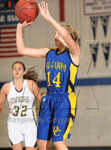 Thumbnail 2 in Del Campo vs. Nevada Union (Christian Brothers Holiday Classic) photogallery.