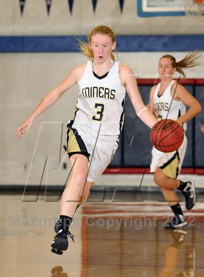 Thumbnail 3 in Del Campo vs. Nevada Union (Christian Brothers Holiday Classic) photogallery.