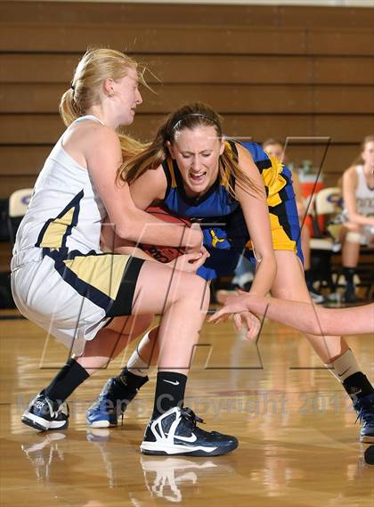 Thumbnail 3 in Del Campo vs. Nevada Union (Christian Brothers Holiday Classic) photogallery.