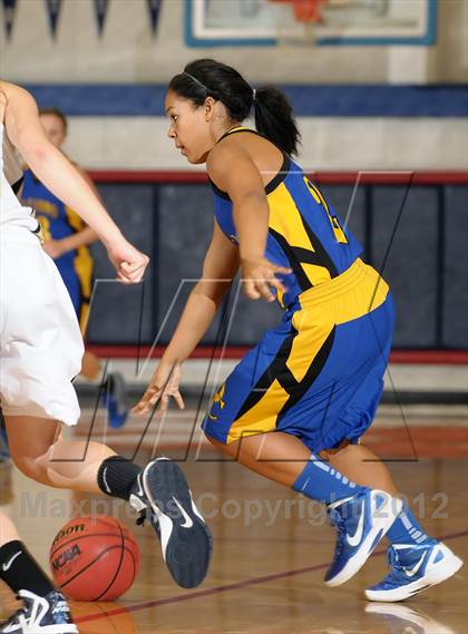 Thumbnail 3 in Del Campo vs. Nevada Union (Christian Brothers Holiday Classic) photogallery.