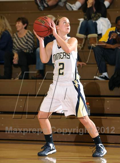 Thumbnail 3 in Del Campo vs. Nevada Union (Christian Brothers Holiday Classic) photogallery.
