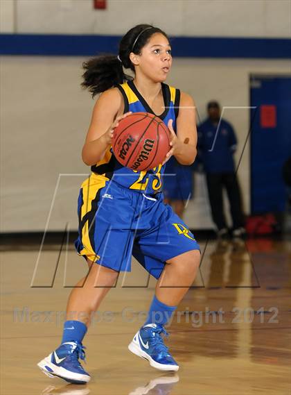 Thumbnail 3 in Del Campo vs. Nevada Union (Christian Brothers Holiday Classic) photogallery.