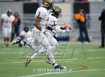 Thumbnail 2 in Bishop Guilfoyle vs. Farrell (PIAA Class A Final) photogallery.