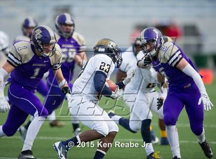 Thumbnail 3 in Bishop Guilfoyle vs. Farrell (PIAA Class A Final) photogallery.