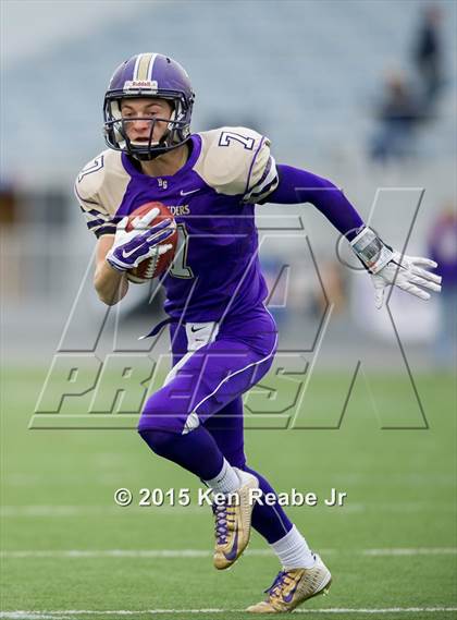 Thumbnail 2 in Bishop Guilfoyle vs. Farrell (PIAA Class A Final) photogallery.