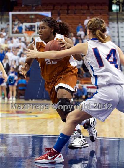 Thumbnail 3 in Capital Prep vs. Coginchaug (CIAC Class S Final) photogallery.