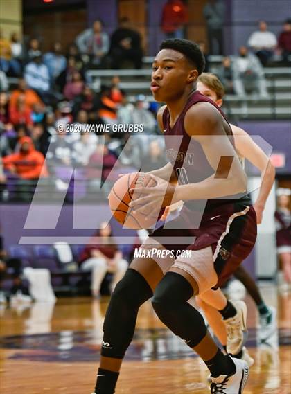 Thumbnail 1 in Jefferson vs. Tatum photogallery.