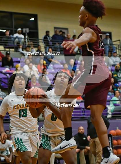 Thumbnail 3 in Jefferson vs. Tatum photogallery.