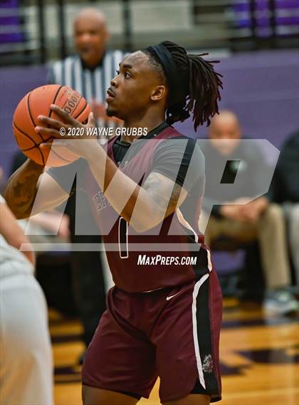 Thumbnail 1 in Jefferson vs. Tatum photogallery.