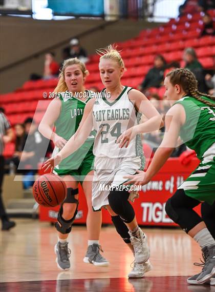 Thumbnail 1 in West Side vs. Des Arc photogallery.