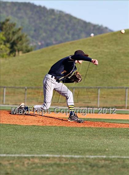 Thumbnail 3 in Maryville vs Seymour (Daily Times Classic) photogallery.