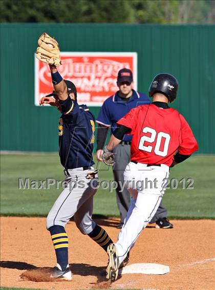 Thumbnail 1 in Maryville vs Seymour (Daily Times Classic) photogallery.