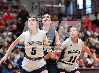 Thumbnail 2 in University vs. Platte Valley (CHSAA 3A Championship) photogallery.