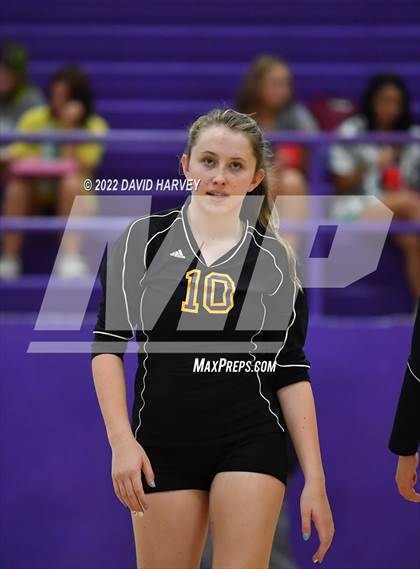 Thumbnail 2 in Kennedy vs Littleton (Freshman) photogallery.