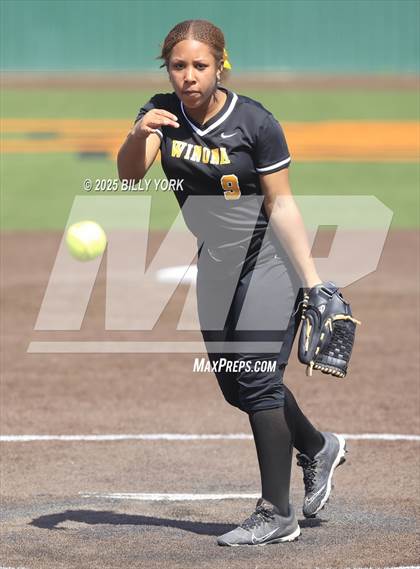 Thumbnail 2 in Winona vs Malakoff photogallery.