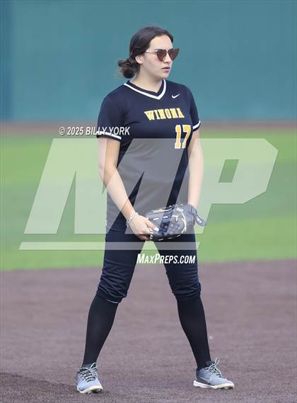 Thumbnail 1 in Winona vs Malakoff photogallery.