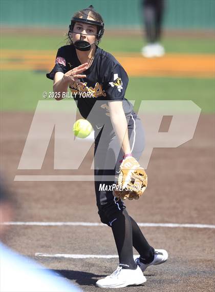 Thumbnail 1 in Winona vs Malakoff photogallery.