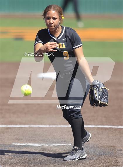 Thumbnail 2 in Winona vs Malakoff photogallery.