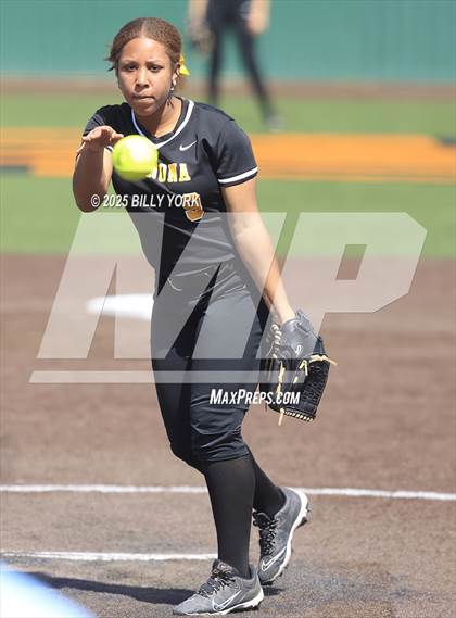 Thumbnail 1 in Winona vs Malakoff photogallery.