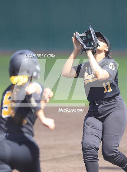 Thumbnail 3 in Winona vs Malakoff photogallery.