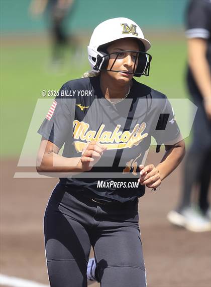 Thumbnail 1 in Winona vs Malakoff photogallery.