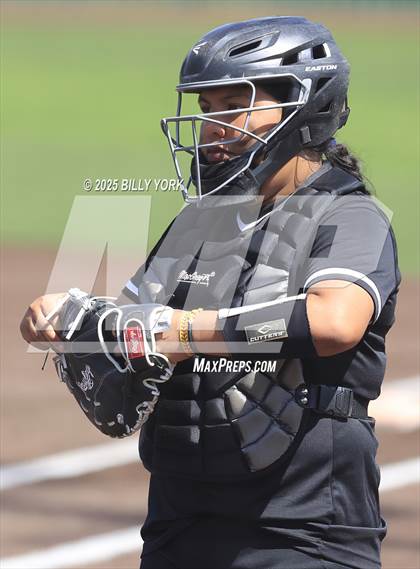 Thumbnail 2 in Winona vs Malakoff photogallery.