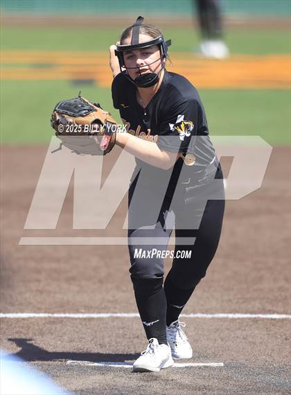 Thumbnail 2 in Winona vs Malakoff photogallery.