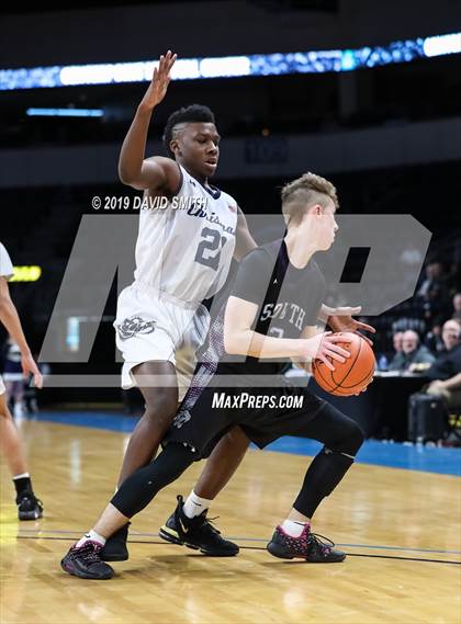 Thumbnail 1 in Chrisman vs. Park Hill South (MSHSAA Class 5 Sectional) photogallery.