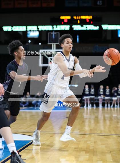 Thumbnail 3 in Chrisman vs. Park Hill South (MSHSAA Class 5 Sectional) photogallery.