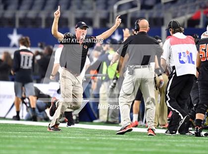 Thumbnail 3 in Mart vs. Refugio (UIL 2A Division 1 Final)  photogallery.