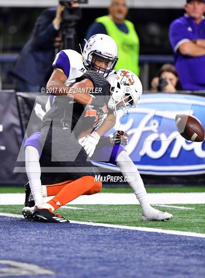 Thumbnail 3 in Mart vs. Refugio (UIL 2A Division 1 Final)  photogallery.