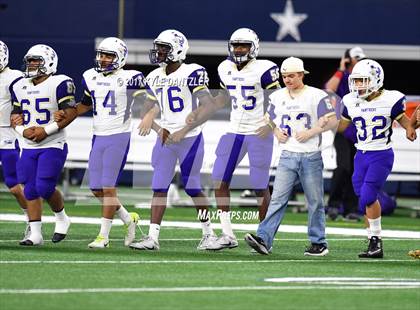 Thumbnail 3 in Mart vs. Refugio (UIL 2A Division 1 Final)  photogallery.