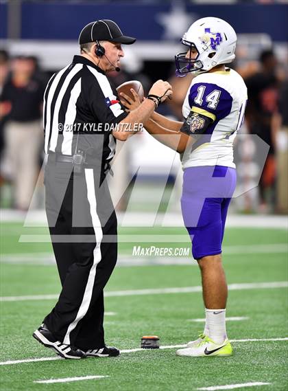 Thumbnail 2 in Mart vs. Refugio (UIL 2A Division 1 Final)  photogallery.