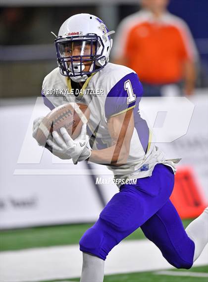 Thumbnail 3 in Mart vs. Refugio (UIL 2A Division 1 Final)  photogallery.