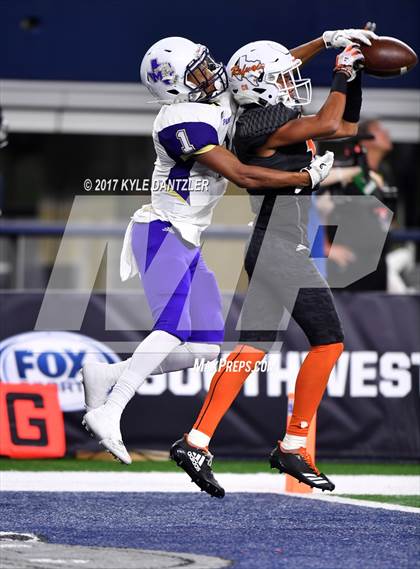 Thumbnail 3 in Mart vs. Refugio (UIL 2A Division 1 Final)  photogallery.