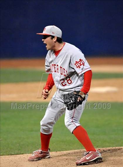 Thumbnail 2 in El Toro vs. Mater Dei (Anderson Bat National Classic) photogallery.