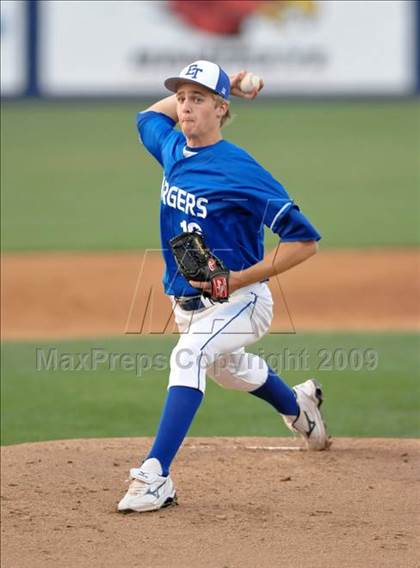 Thumbnail 1 in El Toro vs. Mater Dei (Anderson Bat National Classic) photogallery.