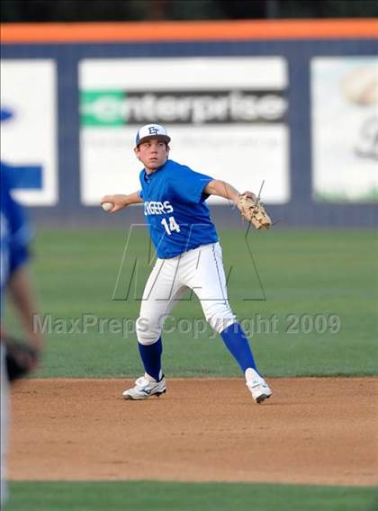 Thumbnail 2 in El Toro vs. Mater Dei (Anderson Bat National Classic) photogallery.