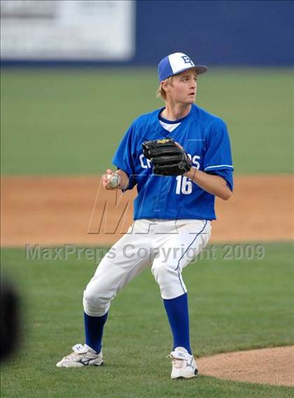 Thumbnail 2 in El Toro vs. Mater Dei (Anderson Bat National Classic) photogallery.